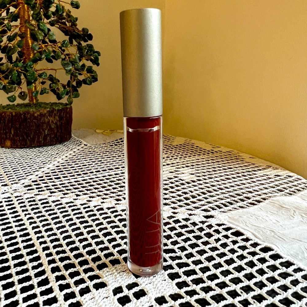 Ilia (clean beauty) gloss in Gypsy